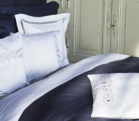 Vorschau: Christian Fischbacher Bettwäsche Alpaufzug weiss Satin Luxury Nights Serie mit Stickerei Vorschau: Christian Fischbacher Bettwäsche Alpaufzug weiss Satin Luxury Nights Serie mit Stickerei